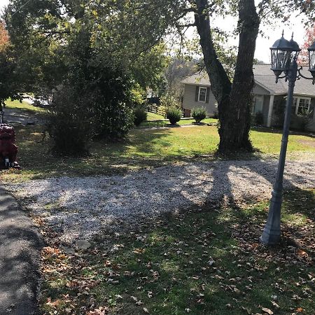 リッチモンド Lakeshore Retreat Bed & Breakfast エクステリア 写真