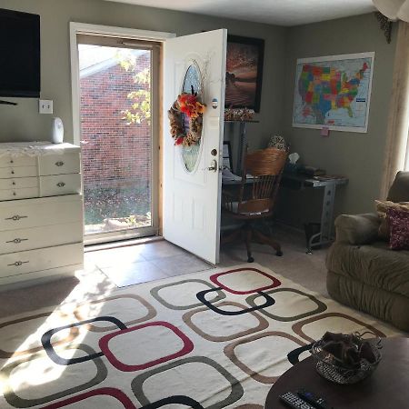 リッチモンド Lakeshore Retreat Bed & Breakfast エクステリア 写真