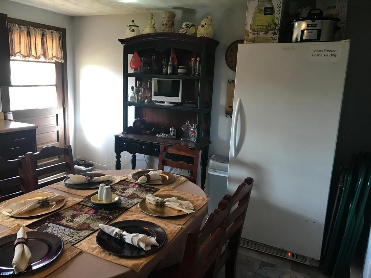 リッチモンド Lakeshore Retreat Bed & Breakfast エクステリア 写真