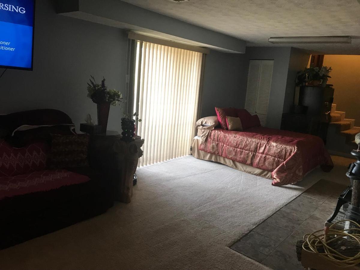 リッチモンド Lakeshore Retreat Bed & Breakfast エクステリア 写真