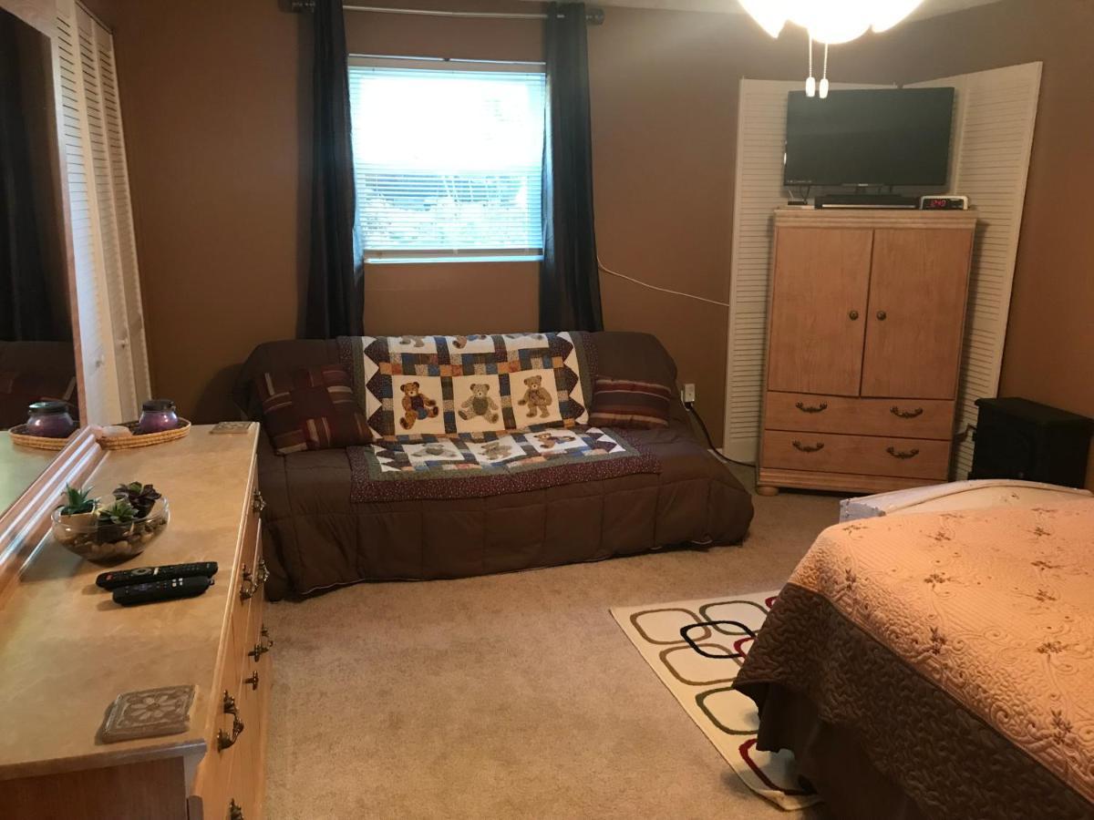 リッチモンド Lakeshore Retreat Bed & Breakfast エクステリア 写真