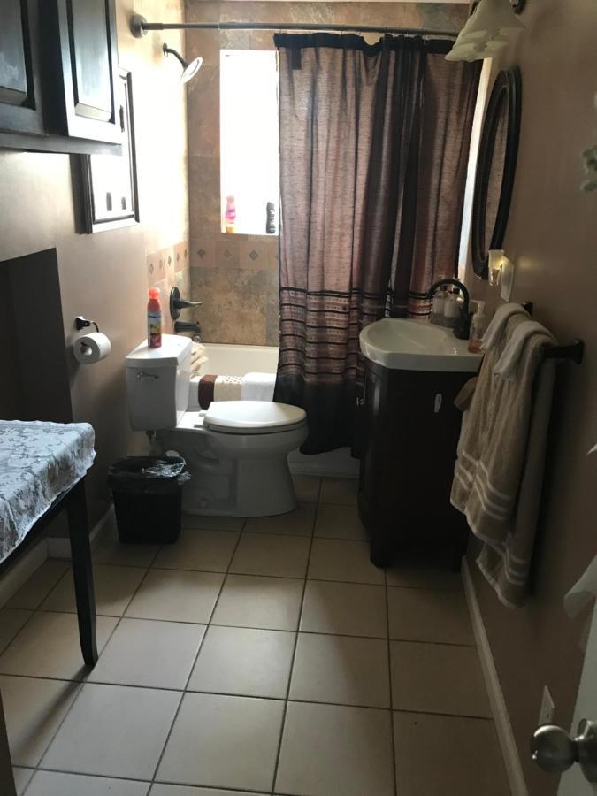 リッチモンド Lakeshore Retreat Bed & Breakfast エクステリア 写真