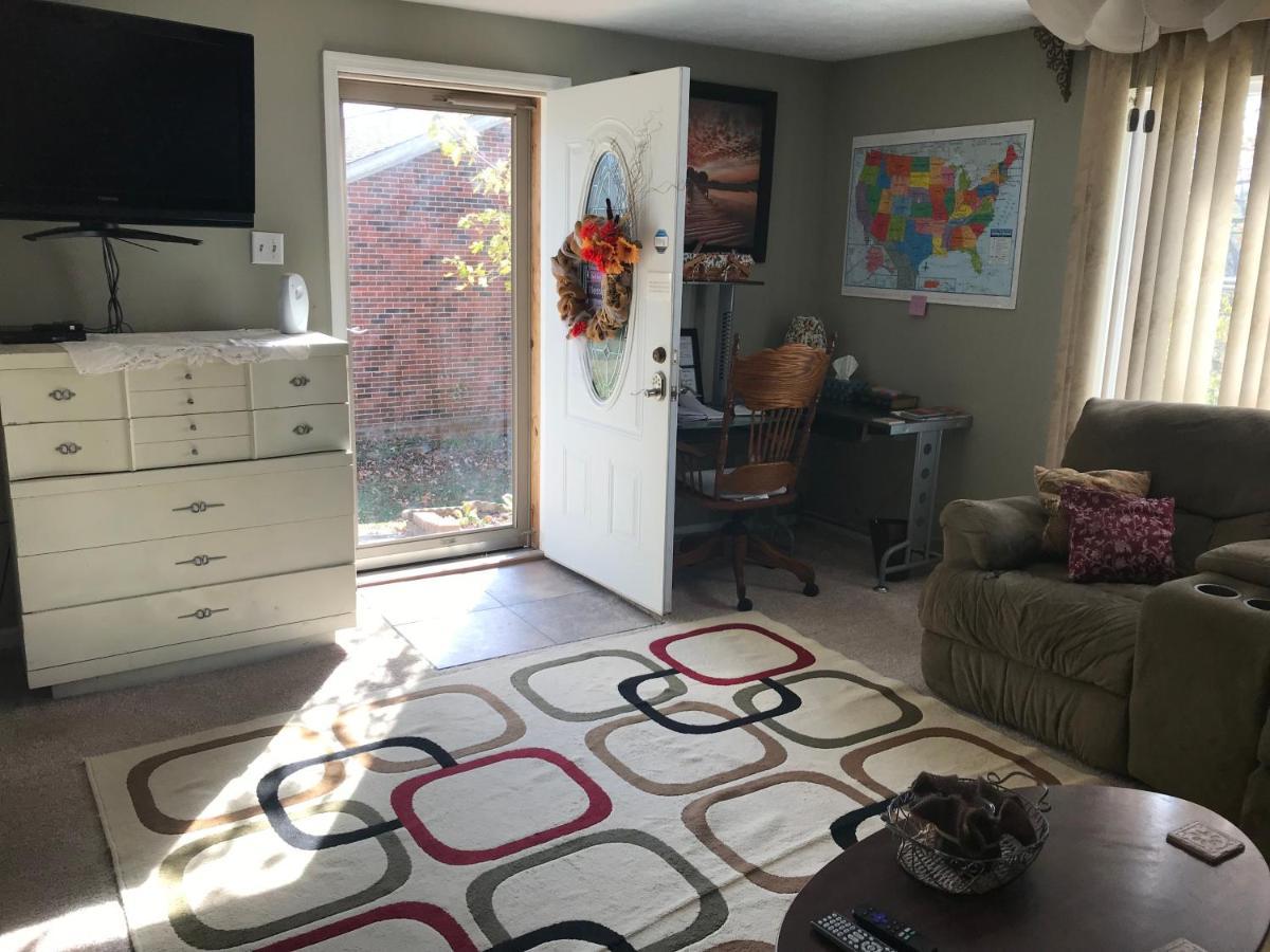 リッチモンド Lakeshore Retreat Bed & Breakfast エクステリア 写真
