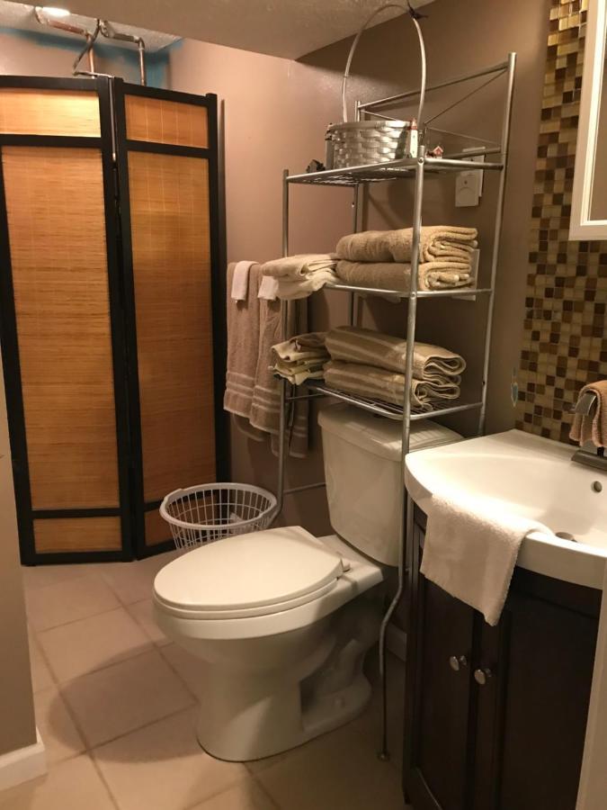 リッチモンド Lakeshore Retreat Bed & Breakfast エクステリア 写真