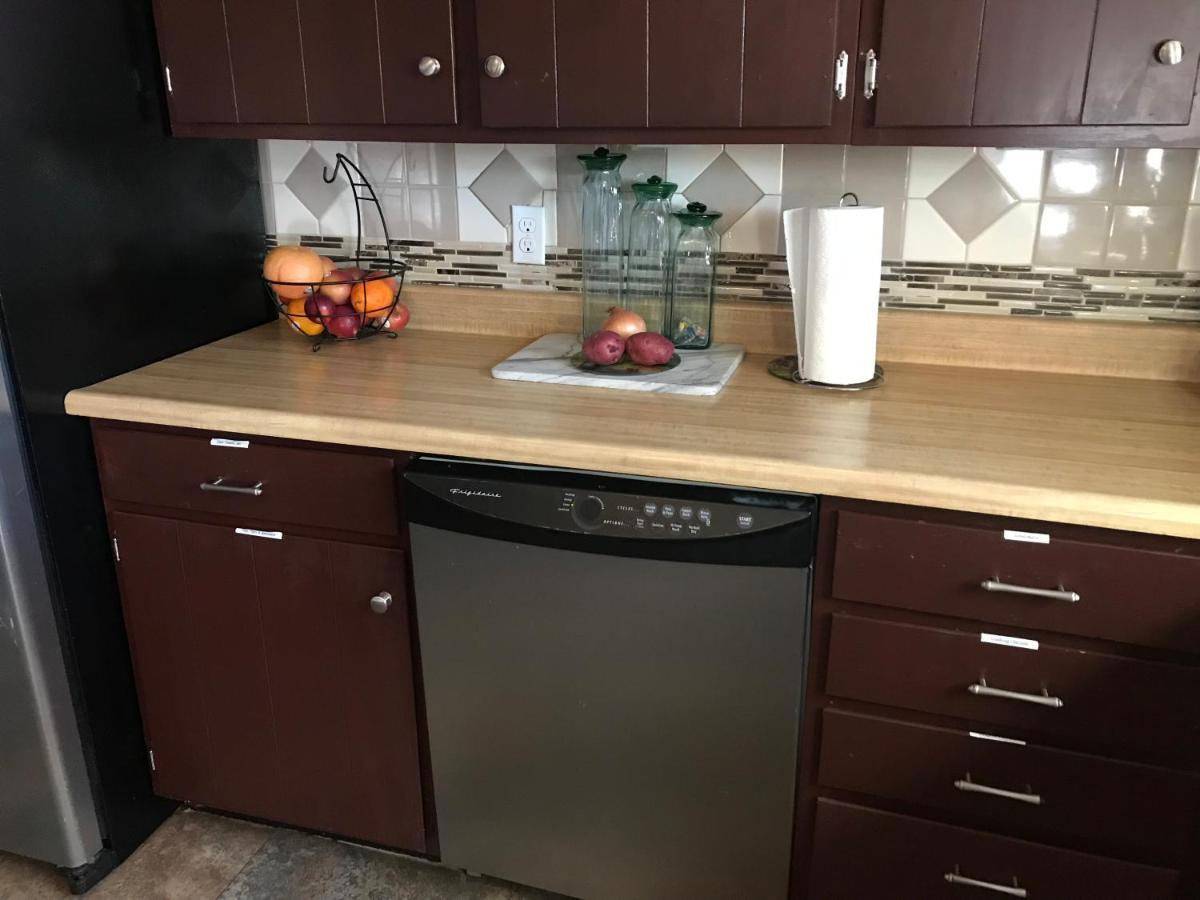リッチモンド Lakeshore Retreat Bed & Breakfast エクステリア 写真