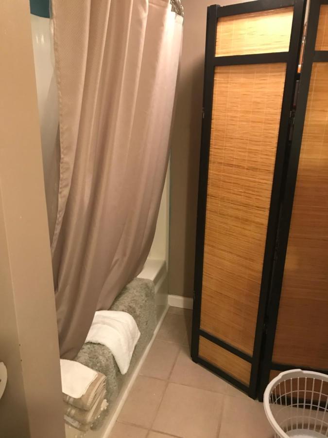 リッチモンド Lakeshore Retreat Bed & Breakfast エクステリア 写真