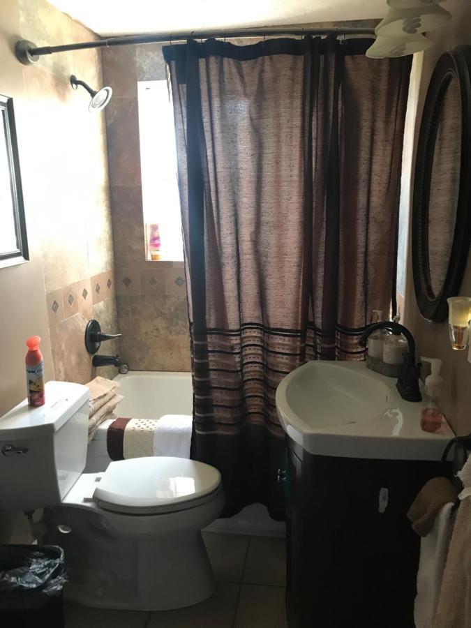 リッチモンド Lakeshore Retreat Bed & Breakfast エクステリア 写真
